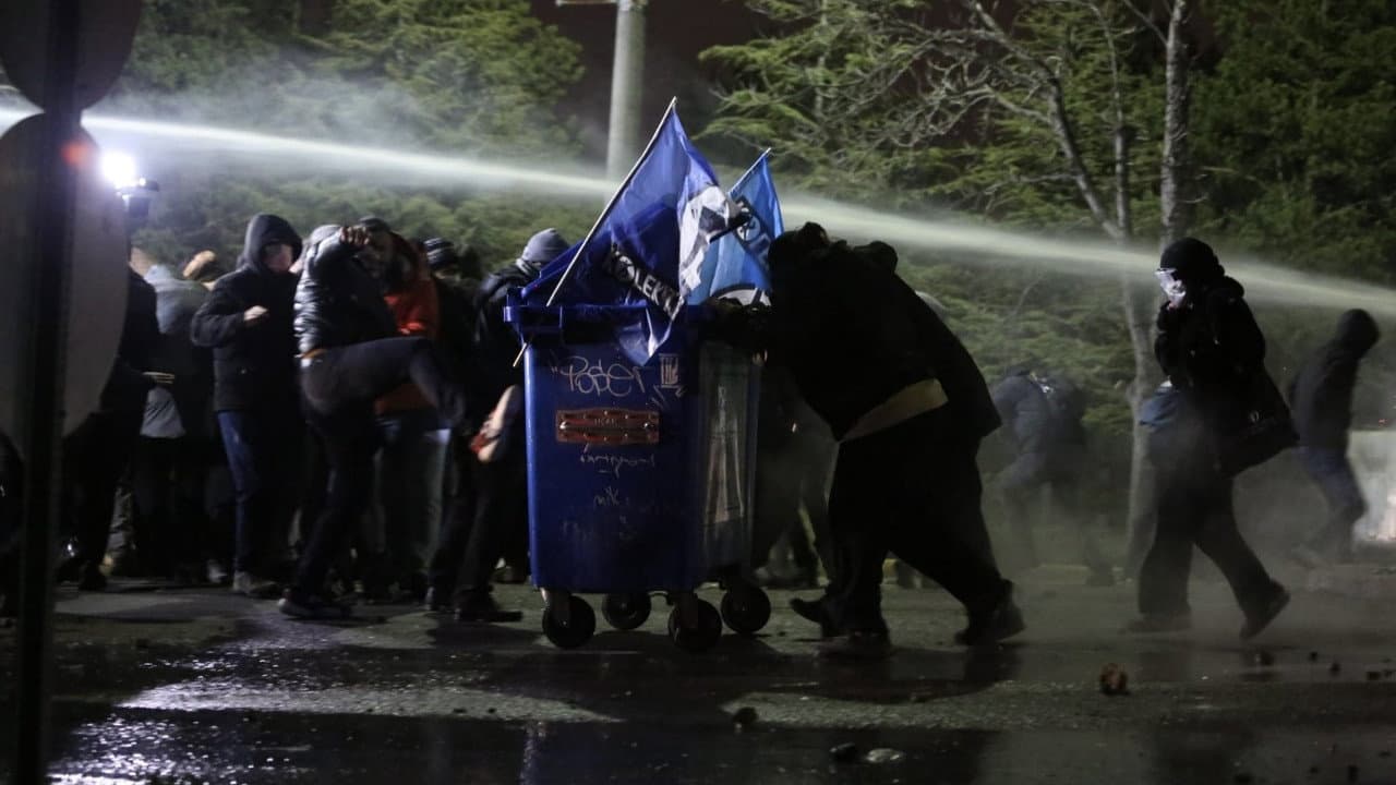 19 MART: ÜNİVERSİTE AYAKTA