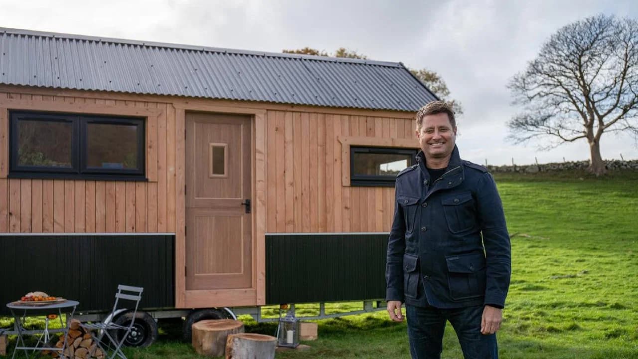 George Clarke's Amazing Spaces: First Homes